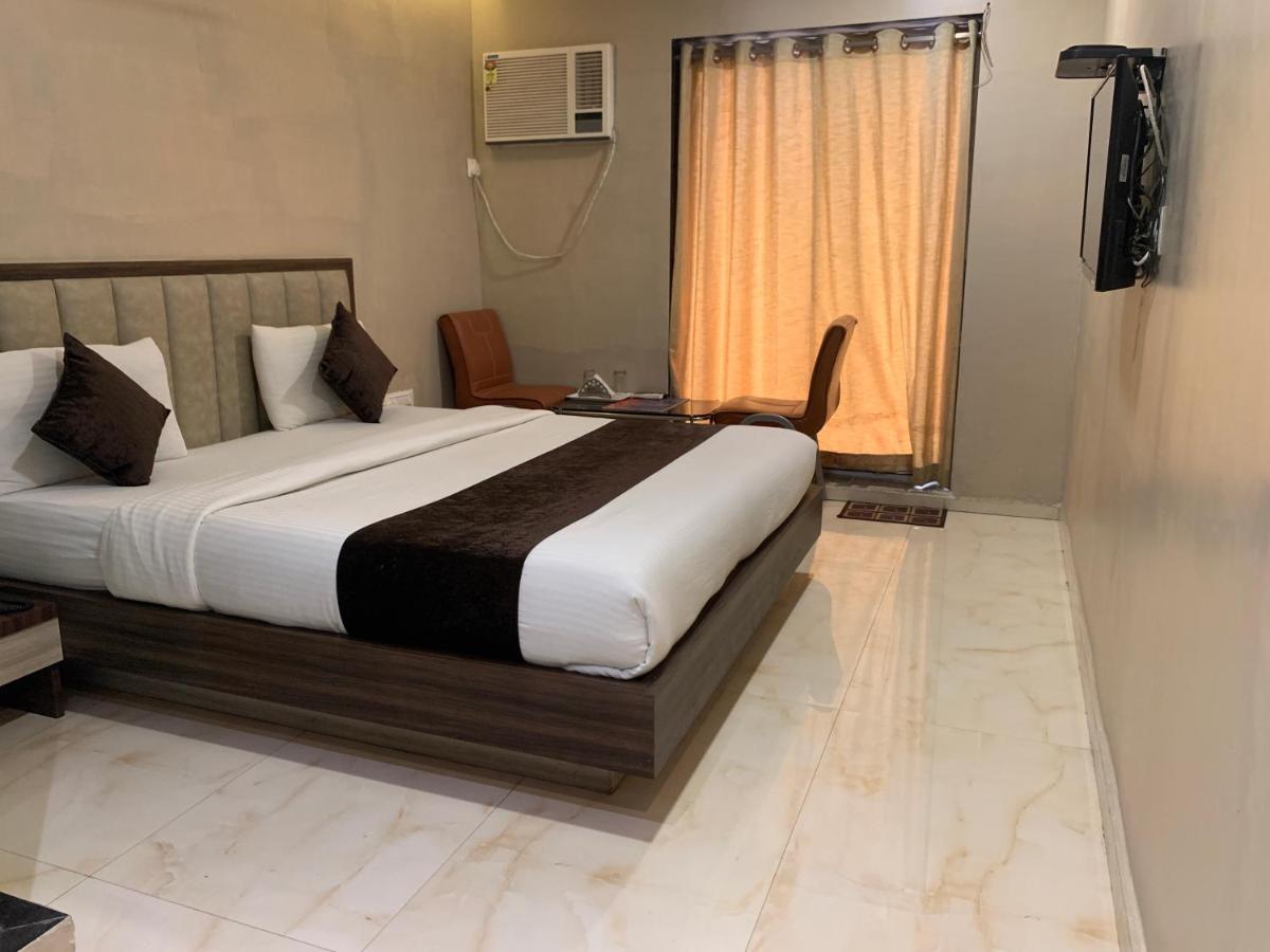 Hotel Merakee - Near Dahisar Mira Road Mumbai Esterno foto