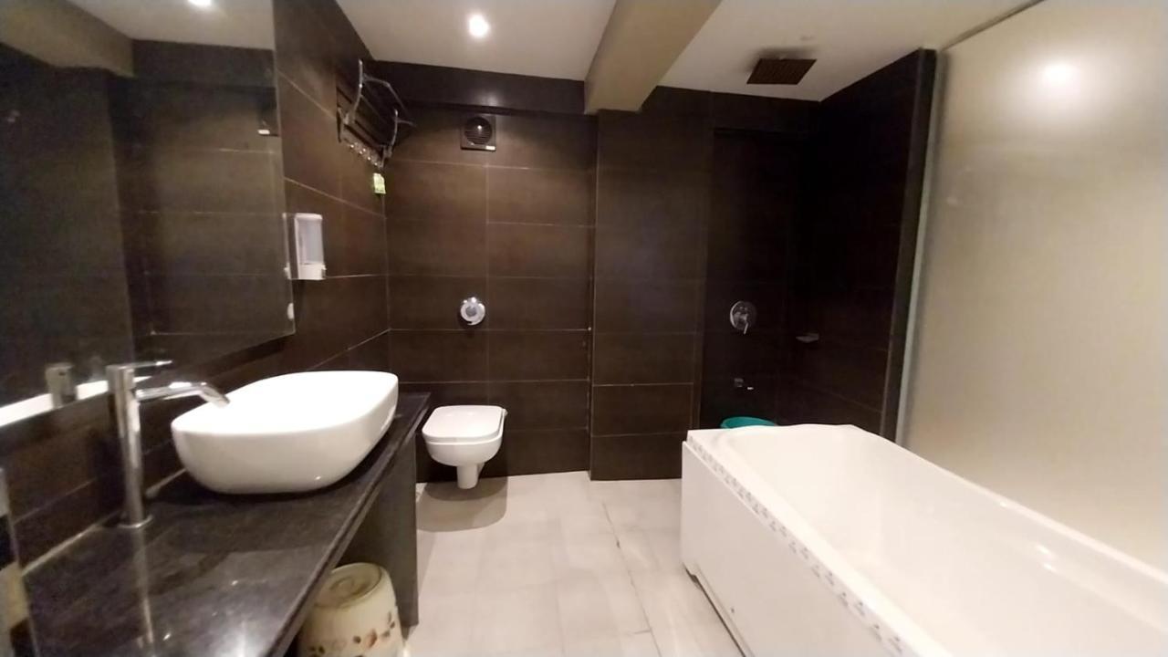 Hotel Merakee - Near Dahisar Mira Road Mumbai Esterno foto