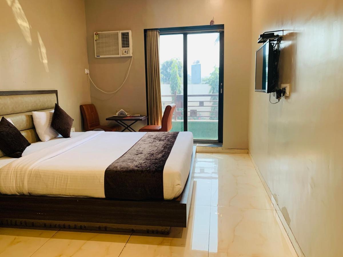 Hotel Merakee - Near Dahisar Mira Road Mumbai Esterno foto
