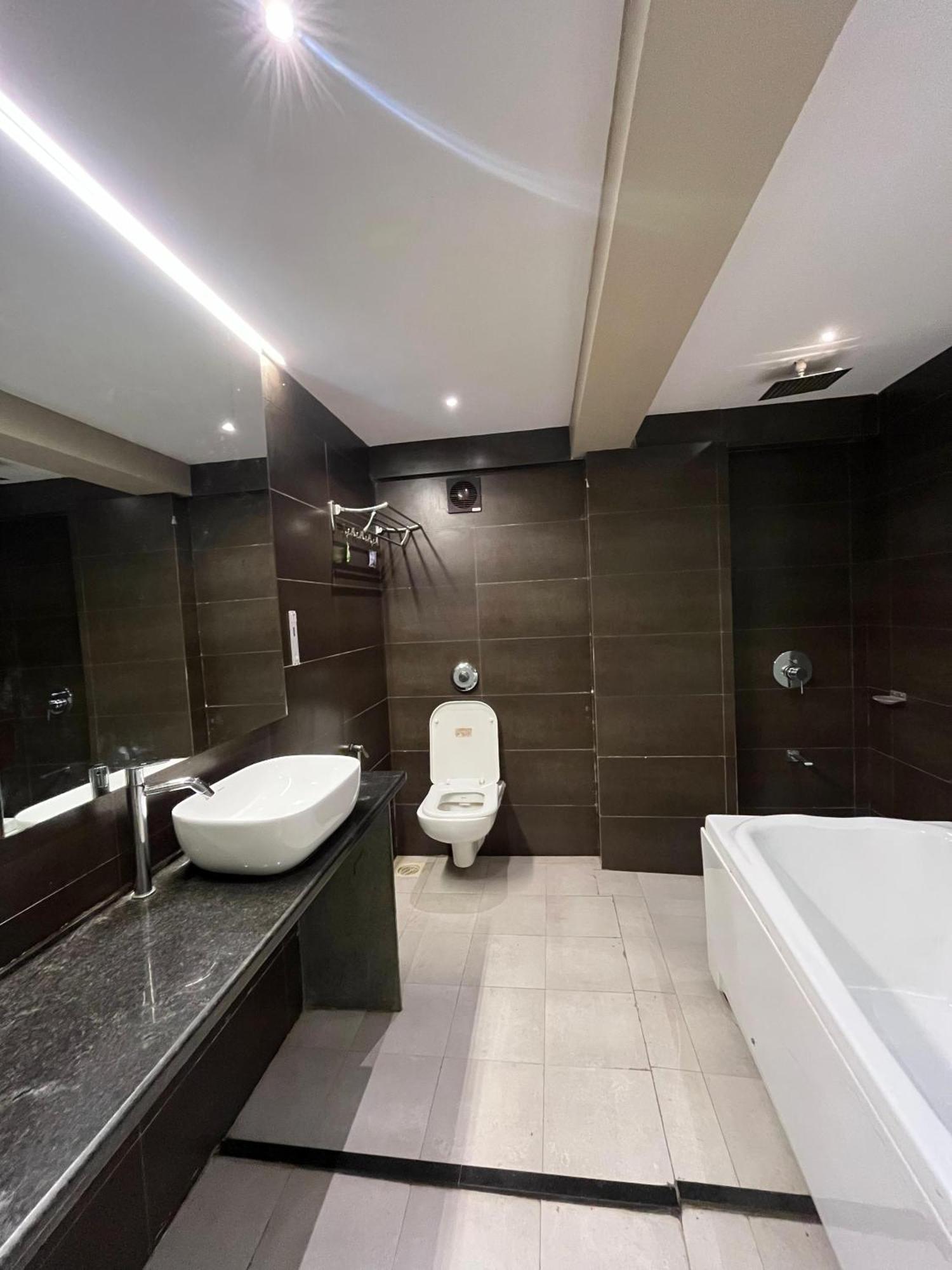 Hotel Merakee - Near Dahisar Mira Road Mumbai Esterno foto
