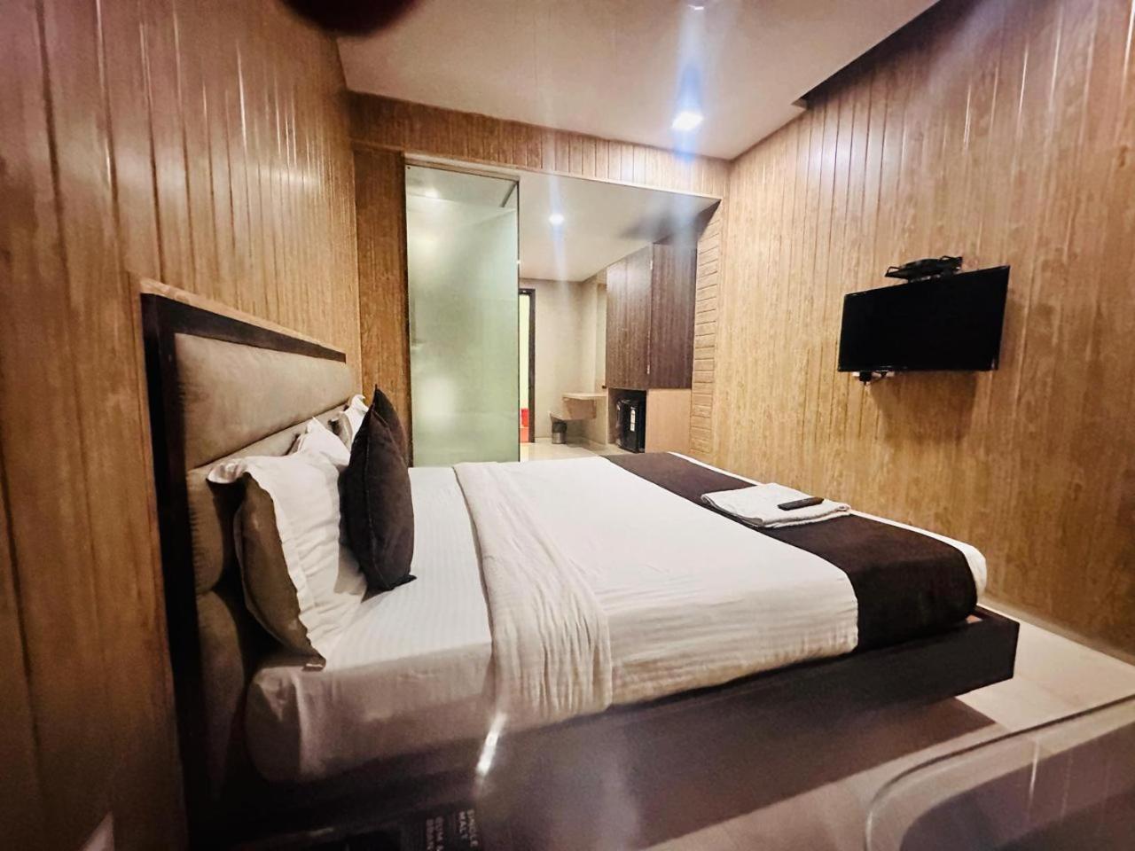 Hotel Merakee - Near Dahisar Mira Road Mumbai Esterno foto