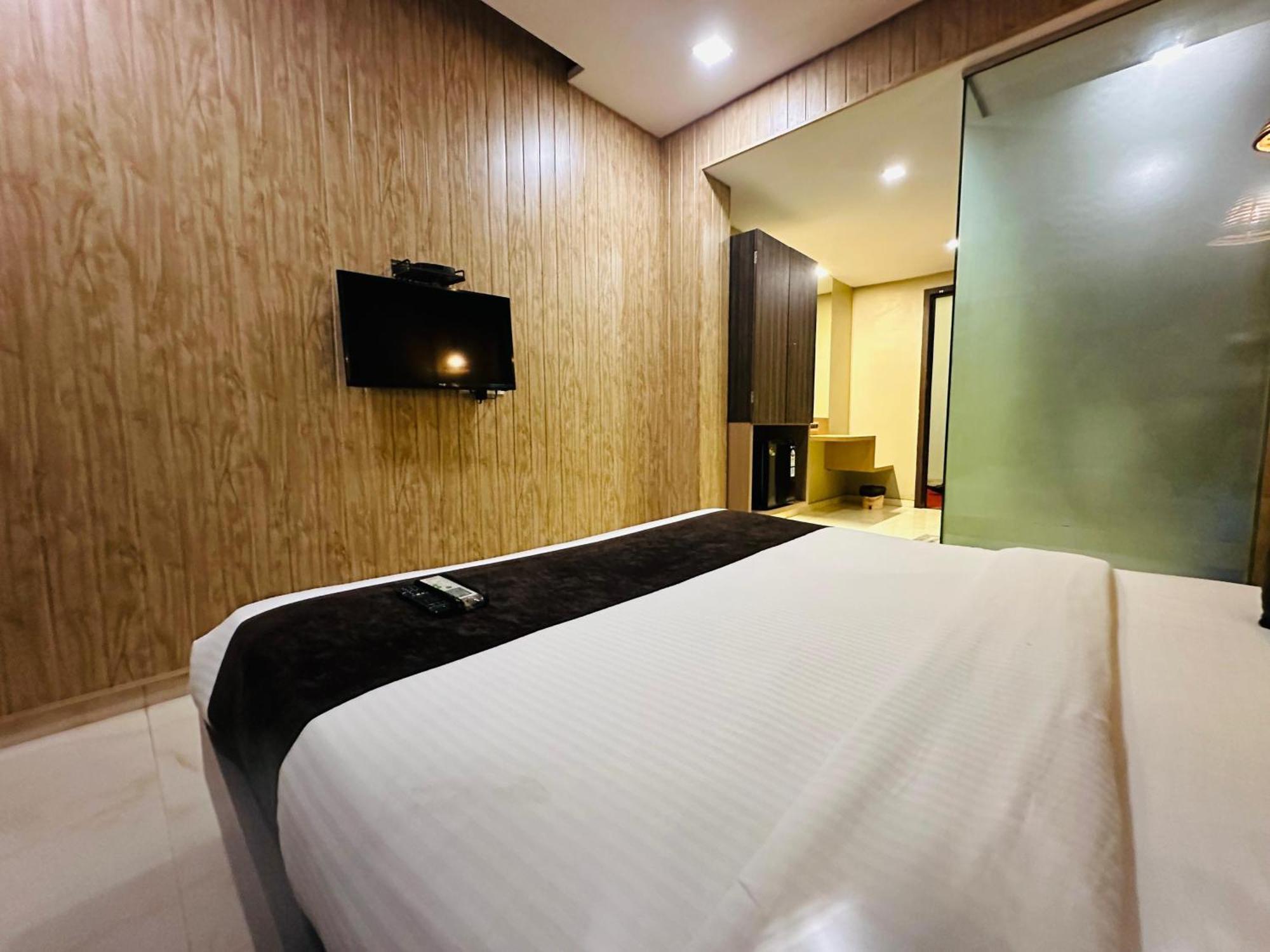 Hotel Merakee - Near Dahisar Mira Road Mumbai Esterno foto